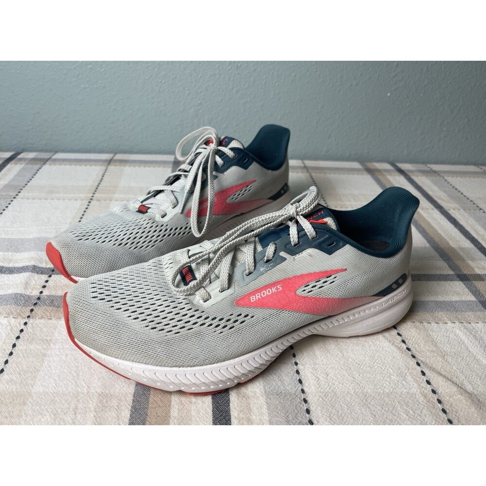 Brooks Launch 8 Woman’s Size 9 Running Shoes Ice Flow Color